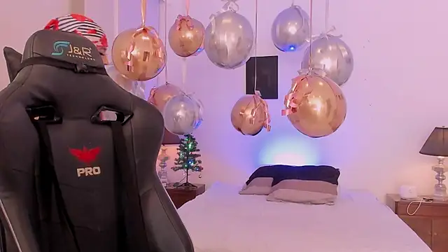 sofiarouge online show from December 2025 07:44:01 PM