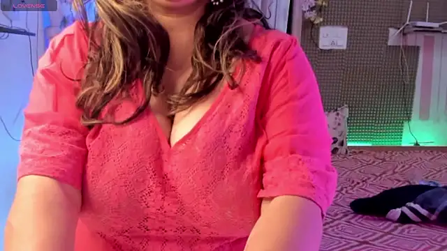 Snapshot of Gulabi_Queen chatting on February 2025 11:04:01 AM Gulabi Queen online show from February 2025 11:04:01 AM