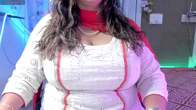 Snapshot of Gulabi_Queen chatting on February 2025 11:57:02 AM Gulabi Queen online show from February 2025 11:57:02 AM