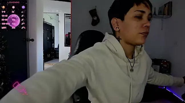 Snapshot of ZhoeStrong chatting on December 2024 03:20:02 PM ZhoeStrong online show from December 2024 03:20:02 PM