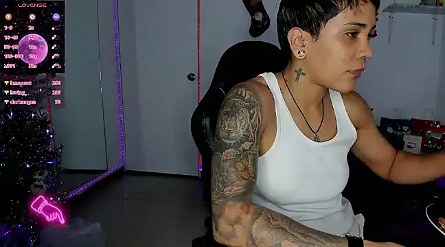 Snapshot of ZhoeStrong chatting on December 2024 12:28:02 AM ZhoeStrong online show from December 2024 12:28:02 AM