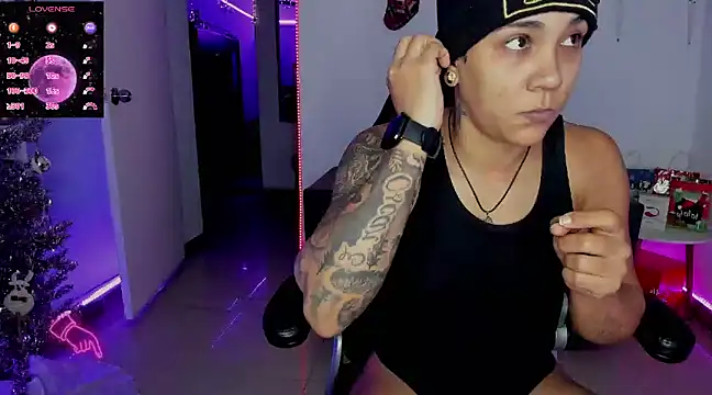 Snapshot of ZhoeStrong chatting on December 2024 07:40:02 AM ZhoeStrong online show from December 2024 07:40:02 AM