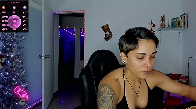 Snapshot of ZhoeStrong chatting on December 2024 11:38:02 PM ZhoeStrong online show from December 2024 11:38:02 PM