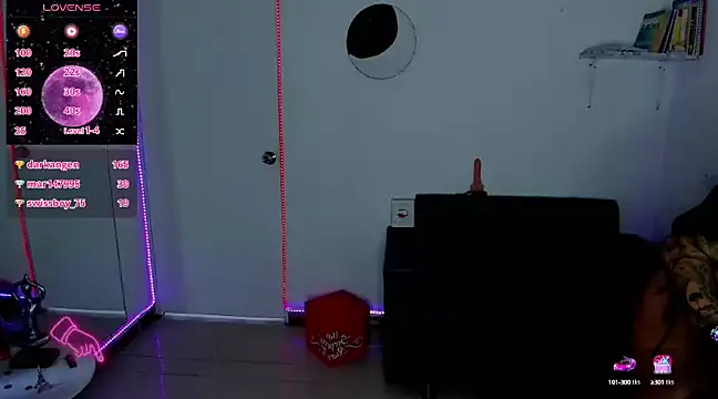 Snapshot of ZhoeStrong chatting on January 2025 01:40:01 PM ZhoeStrong online show from January 2025 01:40:01 PM