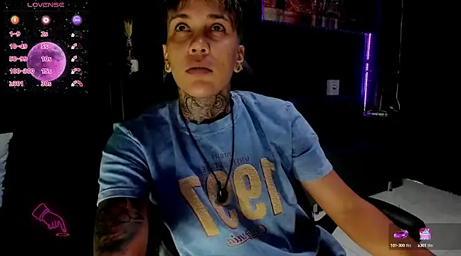 Snapshot of ZhoeStrong chatting on February 2025 10:43:01 PM ZhoeStrong online show from February 2025 10:43:01 PM