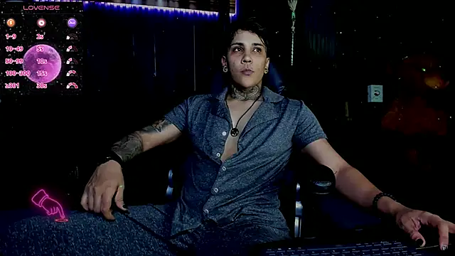 Snapshot of ZhoeStrong chatting on March 2025 10:19:02 PM ZhoeStrong online show from March 2025 10:19:02 PM