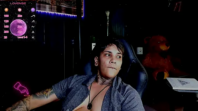 Snapshot of ZhoeStrong chatting on March 2025 03:41:01 PM ZhoeStrong online show from March 2025 03:41:01 PM