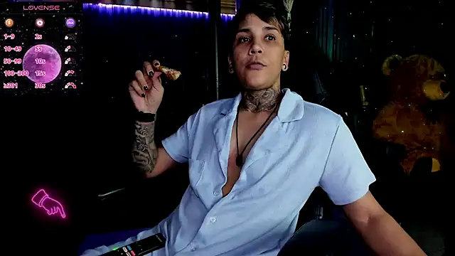 Snapshot of ZhoeStrong chatting on March 2025 06:10:02 AM ZhoeStrong online show from March 2025 06:10:02 AM