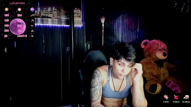 Snapshot of ZhoeStrong chatting on March 2025 10:39:02 PM ZhoeStrong online show from March 2025 10:39:02 PM