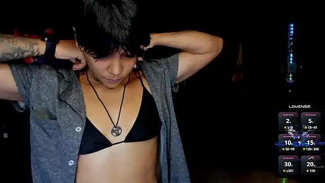 Snapshot of ZhoeStrong chatting on September 2025 10:17:01 AM ZhoeStrong online show from September 2025 10:17:01 AM