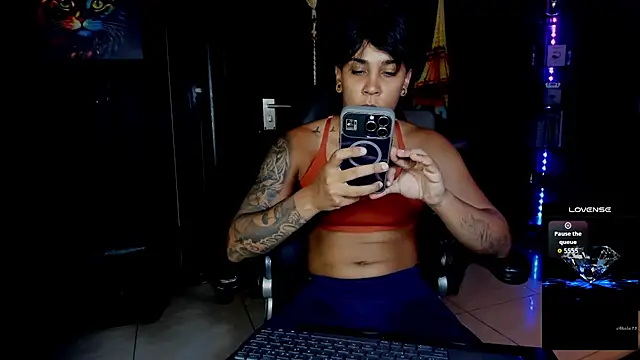 Snapshot of ZhoeStrong chatting on September 2025 10:55:02 PM ZhoeStrong online show from September 2025 10:55:02 PM