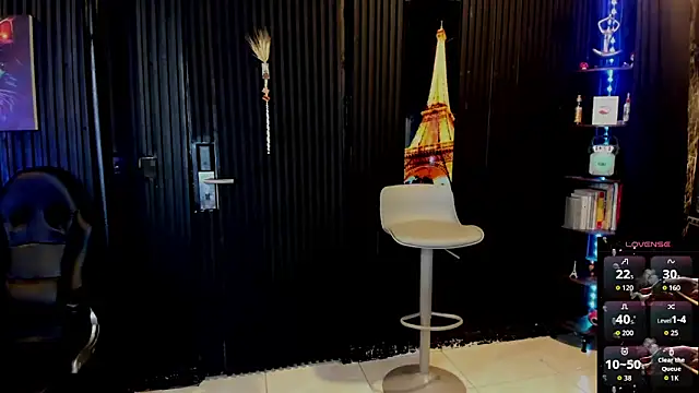 Snapshot of ZhoeStrong chatting on September 2025 12:15:01 AM ZhoeStrong online show from September 2025 12:15:01 AM