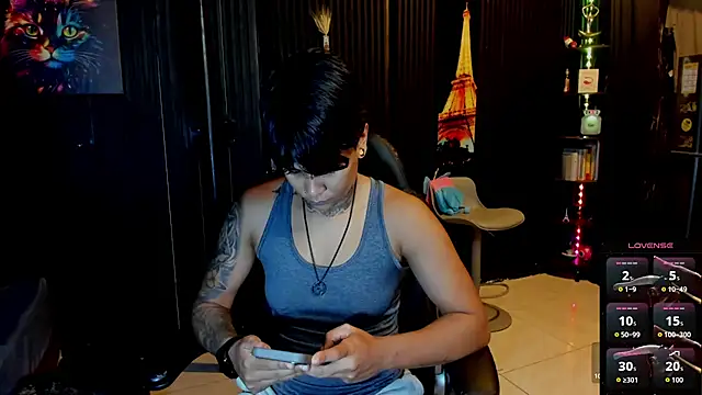 Snapshot of ZhoeStrong chatting on October 2025 01:25:01 AM ZhoeStrong online show from October 2025 01:25:01 AM