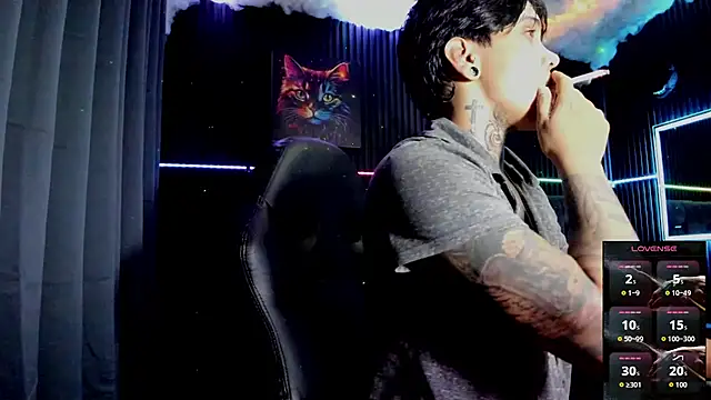 Snapshot of ZhoeStrong chatting on November 2025 07:50:01 AM ZhoeStrong online show from November 2025 07:50:01 AM