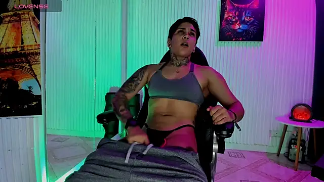 ZhoeStrong online show from May 2026 01:47:02 AM