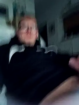 GLouglou19 online show from March 2026 11:02:01 PM