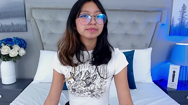 Yommi Winx online show from January 2025 12:57:02 AM