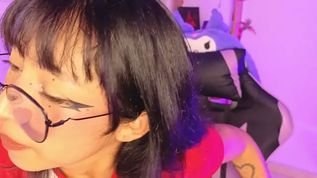 Snapshot of Yommi_Winx chatting on December 2025 01:47:02 AM Yommi Winx online show from December 2025 01:47:02 AM