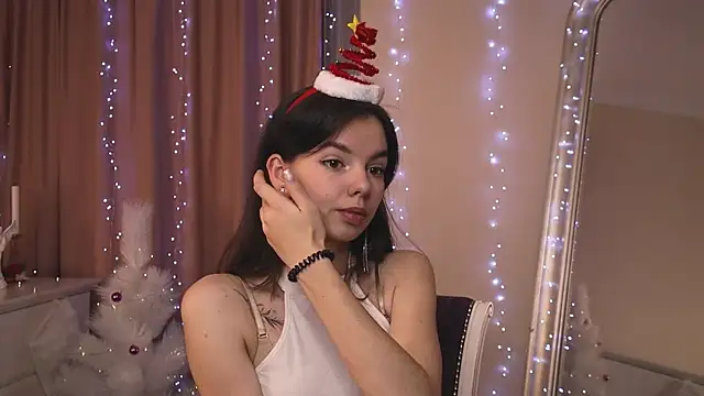Snapshot of TrudyCarey chatting on December 2024 03:04:01 PM TrudyCarey online show from December 2024 03:04:01 PM