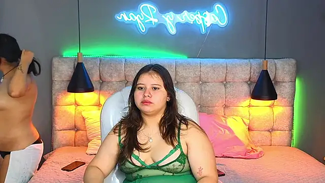Snapshot of Laia_and_Aloby chatting on January 2025 03:33:02 PM Laia and Aloby online show from January 2025 03:33:02 PM