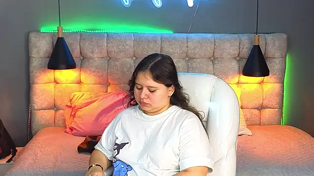 Snapshot of Laia_and_Aloby chatting on January 2025 03:34:01 PM Laia and Aloby online show from January 2025 03:34:01 PM
