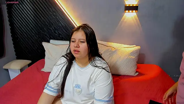 Laia and Aloby online show from June 2026 11:51:02 PM