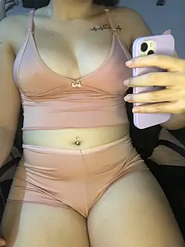 Snapshot of La_Milli chatting on March 2026 11:50:02 AM La Milli online show from March 2026 11:50:02 AM