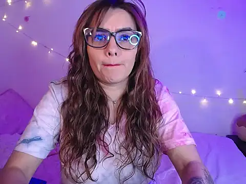 Snapshot of Lu_perez chatting on November 2025 10:10:02 PM Lu perez online show from November 2025 10:10:02 PM