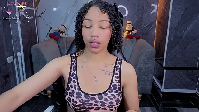 Violeth b online show from May 2026 02:45:01 PM