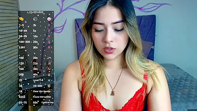 Snapshot of DahliaMoore chatting on December 2024 03:41:02 PM DahliaMoore online show from December 2024 03:41:02 PM