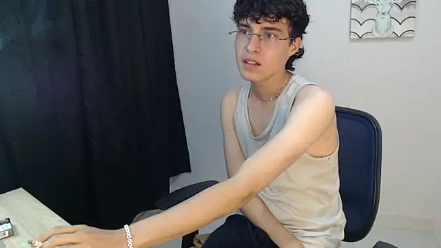 Snapshot of Jeam_hot chatting on December 2024 09:47:02 PM Jeam hot online show from December 2024 09:47:02 PM