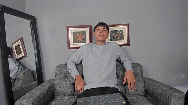 Snapshot of dafnezahiraa_ chatting on December 2024 09:01:01 PM dafnezahiraa  online show from December 2024 09:01:01 PM