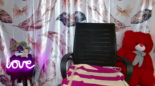 Snapshot of Naughty_Ayesha1 chatting on January 2025 03:29:02 AM Naughty Ayesha1 online show from January 2025 03:29:02 AM