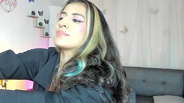 Snapshot of Alaia_Love77 chatting on March 2025 09:49:01 PM Alaia Love77 online show from March 2025 09:49:01 PM