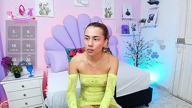 Snapshot of HannaPretthy chatting on September 2025 11:55:02 AM HannaPretthy online show from September 2025 11:55:02 AM