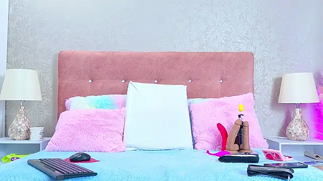 Snapshot of AlliciaKim chatting on September 2025 07:19:02 PM AlliciaKim online show from September 2025 07:19:02 PM