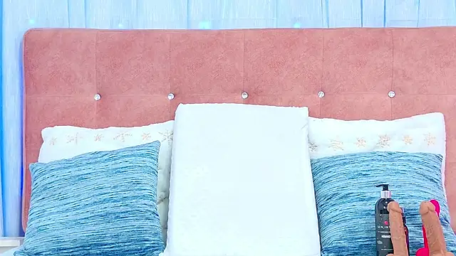 Snapshot of AlliciaKim chatting on October 2025 07:14:01 PM AlliciaKim online show from October 2025 07:14:01 PM