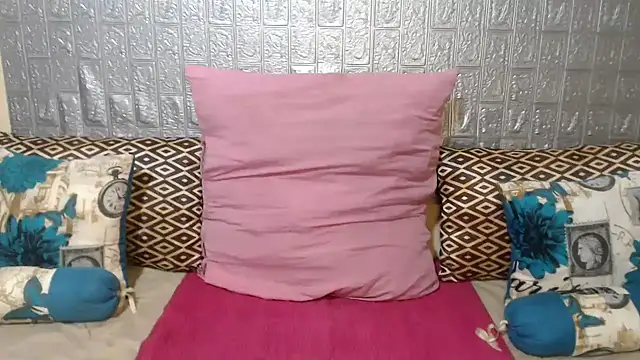 Snapshot of DiamondLuv29 chatting on December 2024 05:04:02 AM DiamondLuv29 online show from December 2024 05:04:02 AM