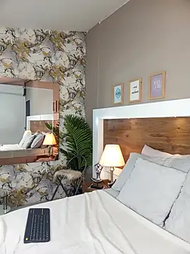 EmaBakker online show from November 2025 12:16:01 PM