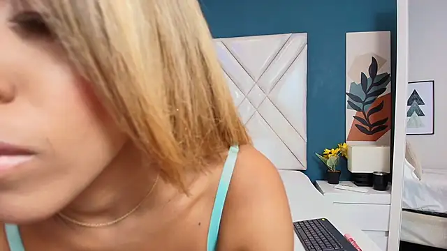 Lana-Gross online show from February 2025 01:33:01 PM