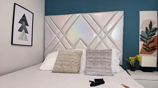 Lana-Gross online show from February 2025 01:49:02 PM