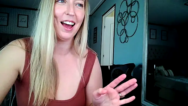 Snapshot of lucyallen4201 chatting on January 2025 09:20:01 PM lucyallen4201 online show from January 2025 09:20:01 PM