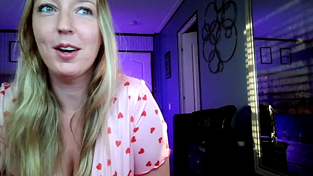 Snapshot of lucyallen4201 chatting on February 2025 01:18:02 PM lucyallen4201 online show from February 2025 01:18:02 PM