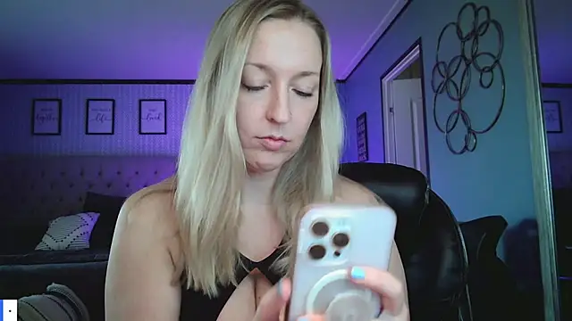 Snapshot of lucyallen4201 chatting on March 2025 05:39:01 PM lucyallen4201 online show from March 2025 05:39:01 PM