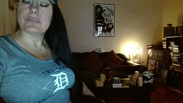 Snapshot of mandaloriangirls chatting on October 2025 06:07:01 PM mandaloriangirls online show from October 2025 06:07:01 PM