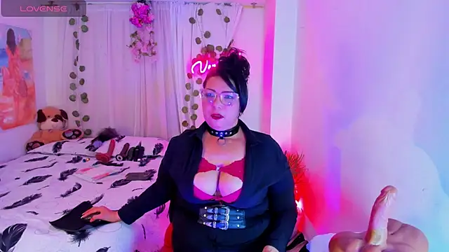 Snapshot of Venus_R0se chatting on November 2025 11:05:01 PM Venus R0se online show from November 2025 11:05:01 PM