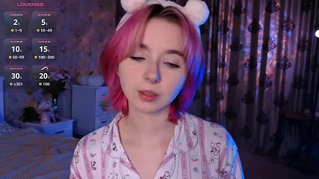 Snapshot of Nora_Failure chatting on October 2025 01:07:01 PM Nora Failure online show from October 2025 01:07:01 PM