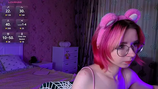 Nora Failure online show from October 2025 02:01:02 AM