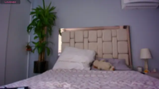 auroracaruso11 online show from January 2025 07:40:01 PM