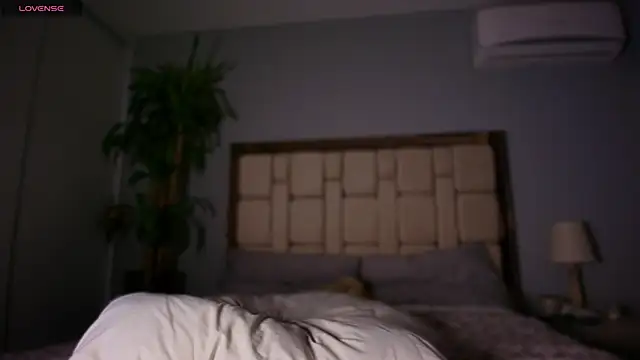 auroracaruso11 online show from January 2025 01:10:01 AM